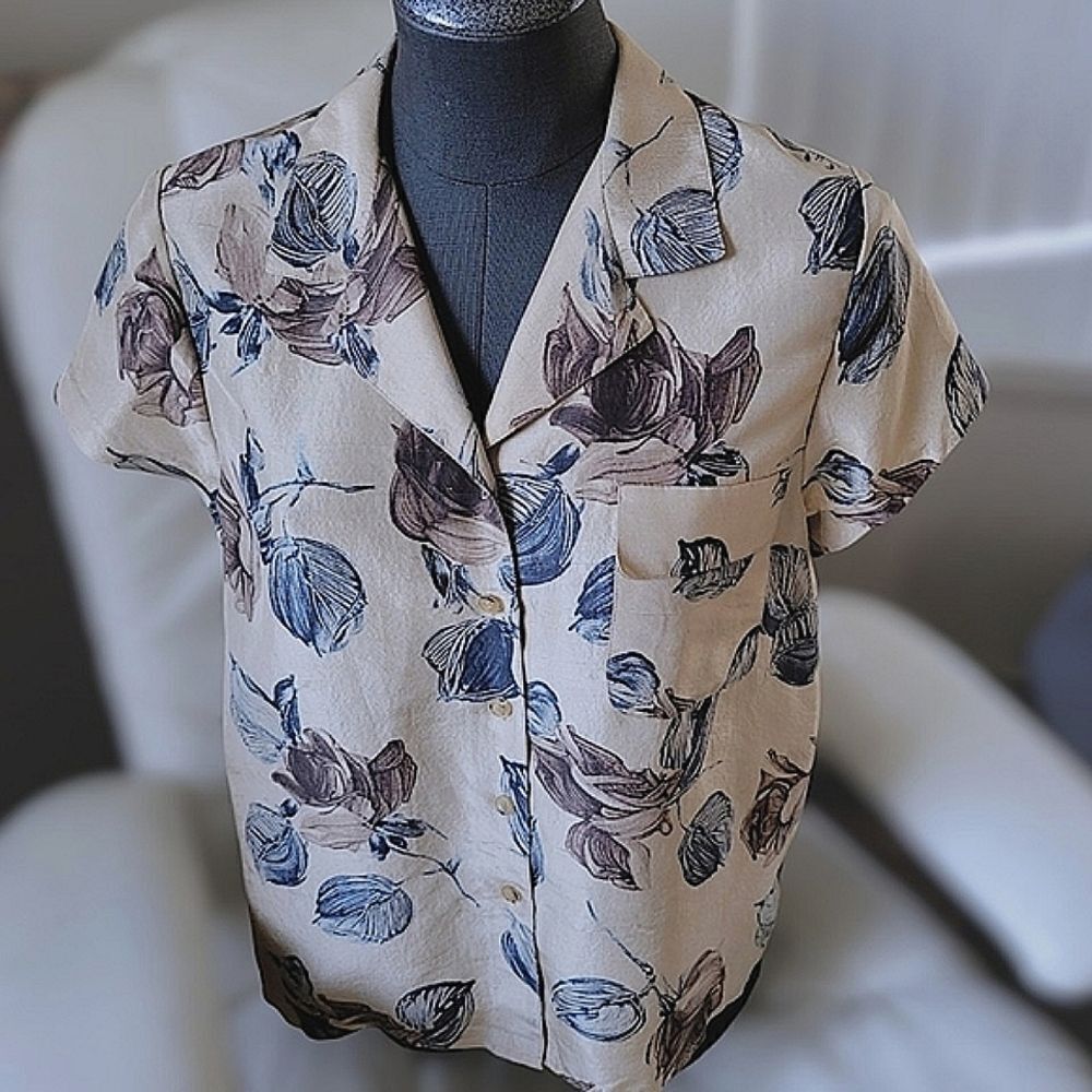 Vtg 80s raw silk beige floral print buttonβfront blouse